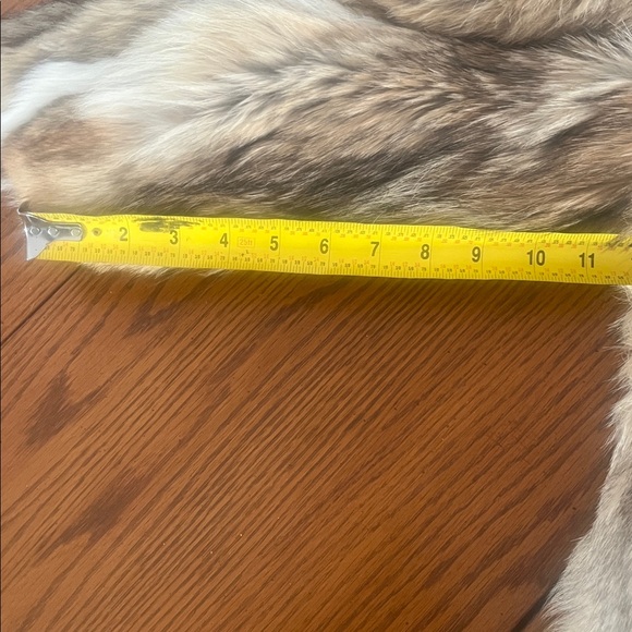 Luxurious Real Fur Coat in Brown and White - Picture 7 of 12